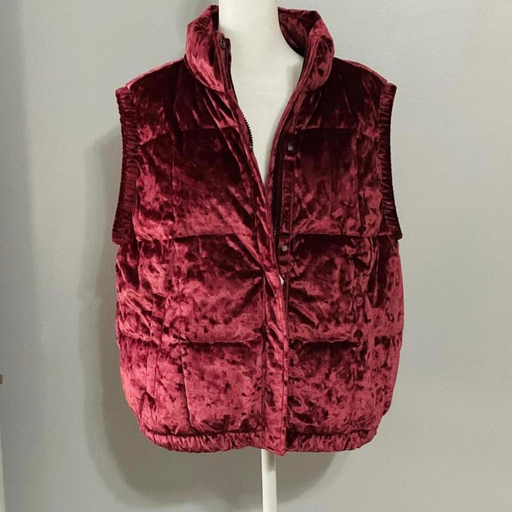 Lolë Le Rose Quilted Velvet Vest - Burgundy, Large